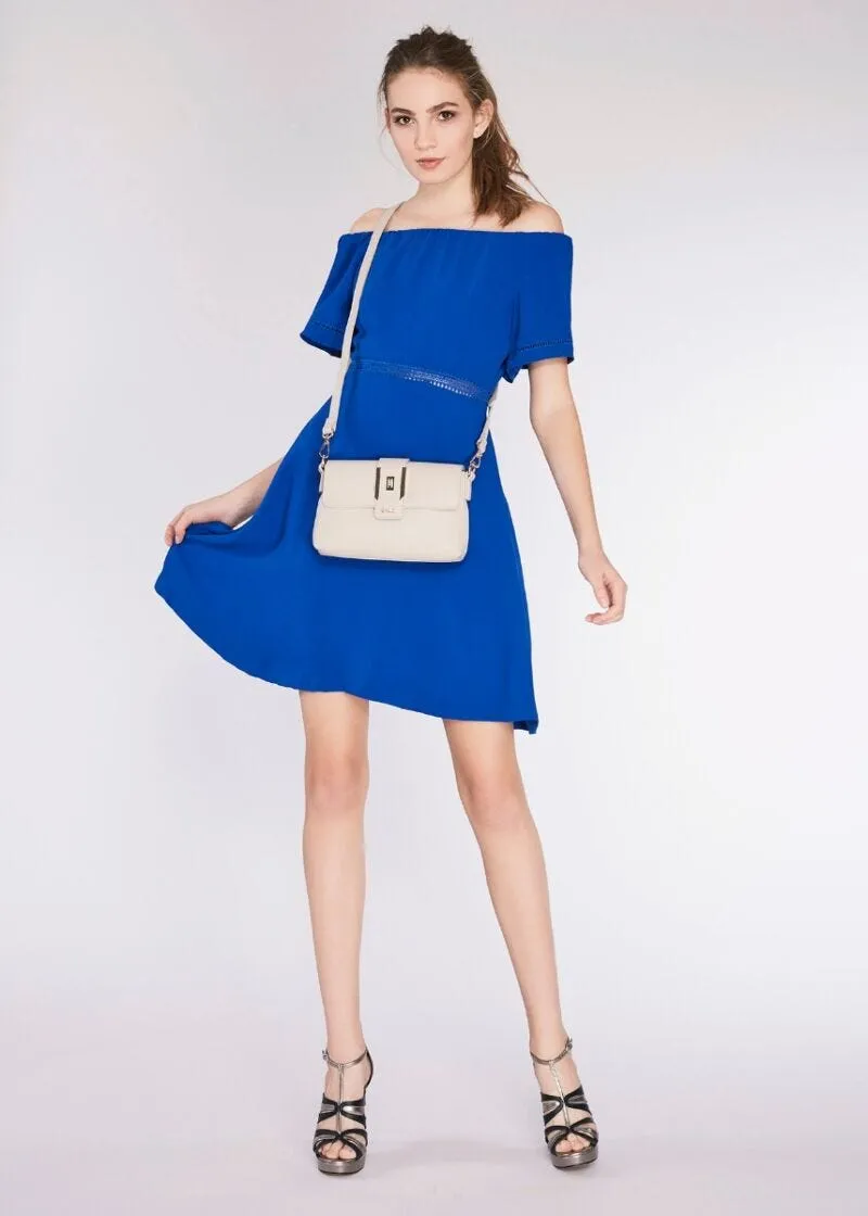 Borsa crossbody con dettagli dorati