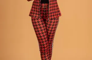 COMPLETO TAILLEUR ELEGANTE CON MOTIVO PEPITA MIRIAMA, NERO ROSSO