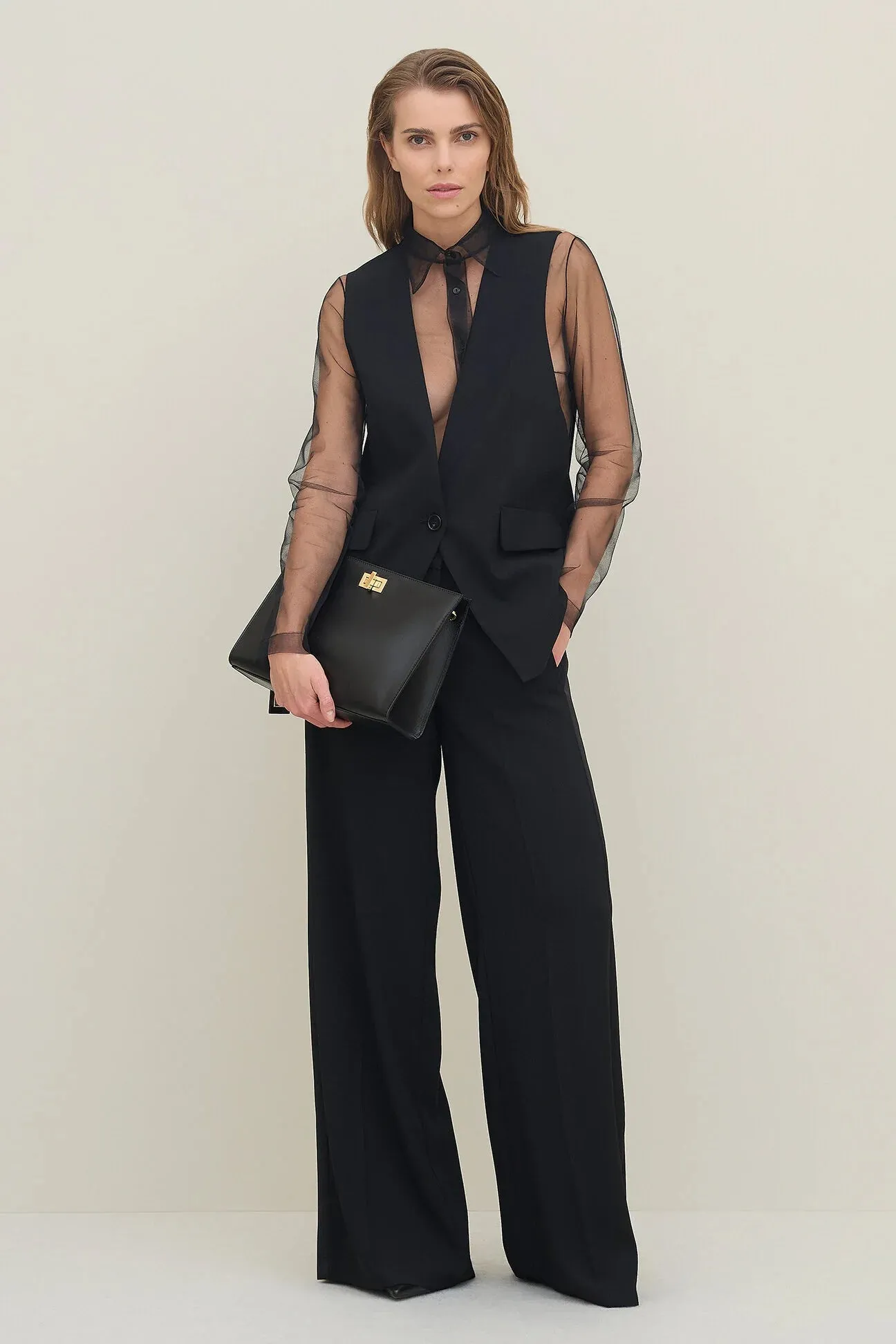 Gilet foderato in crepe satin con giromanica largo