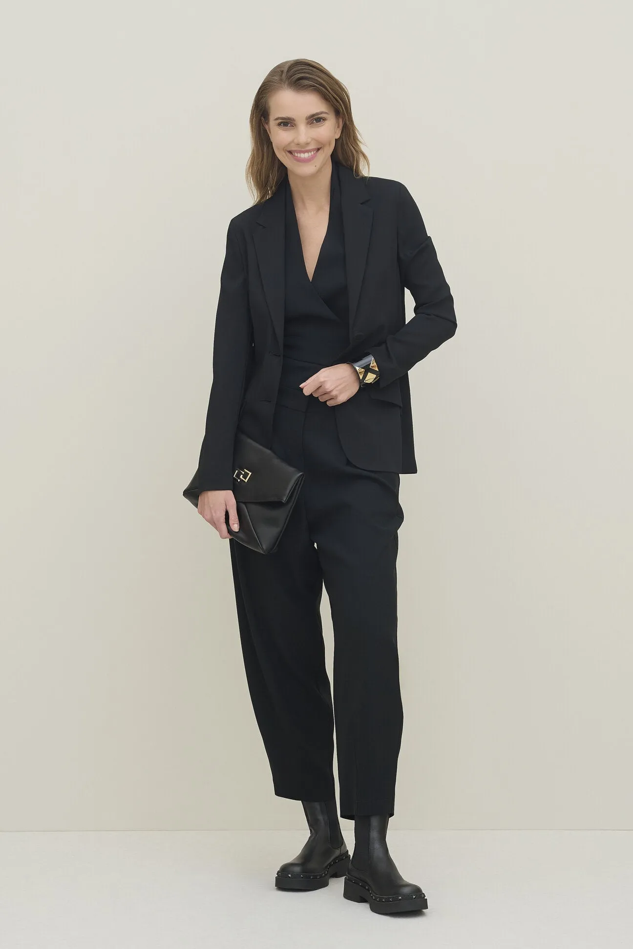 Gilet in crepe di viscosa elasticizzato con chiusura a portafoglio