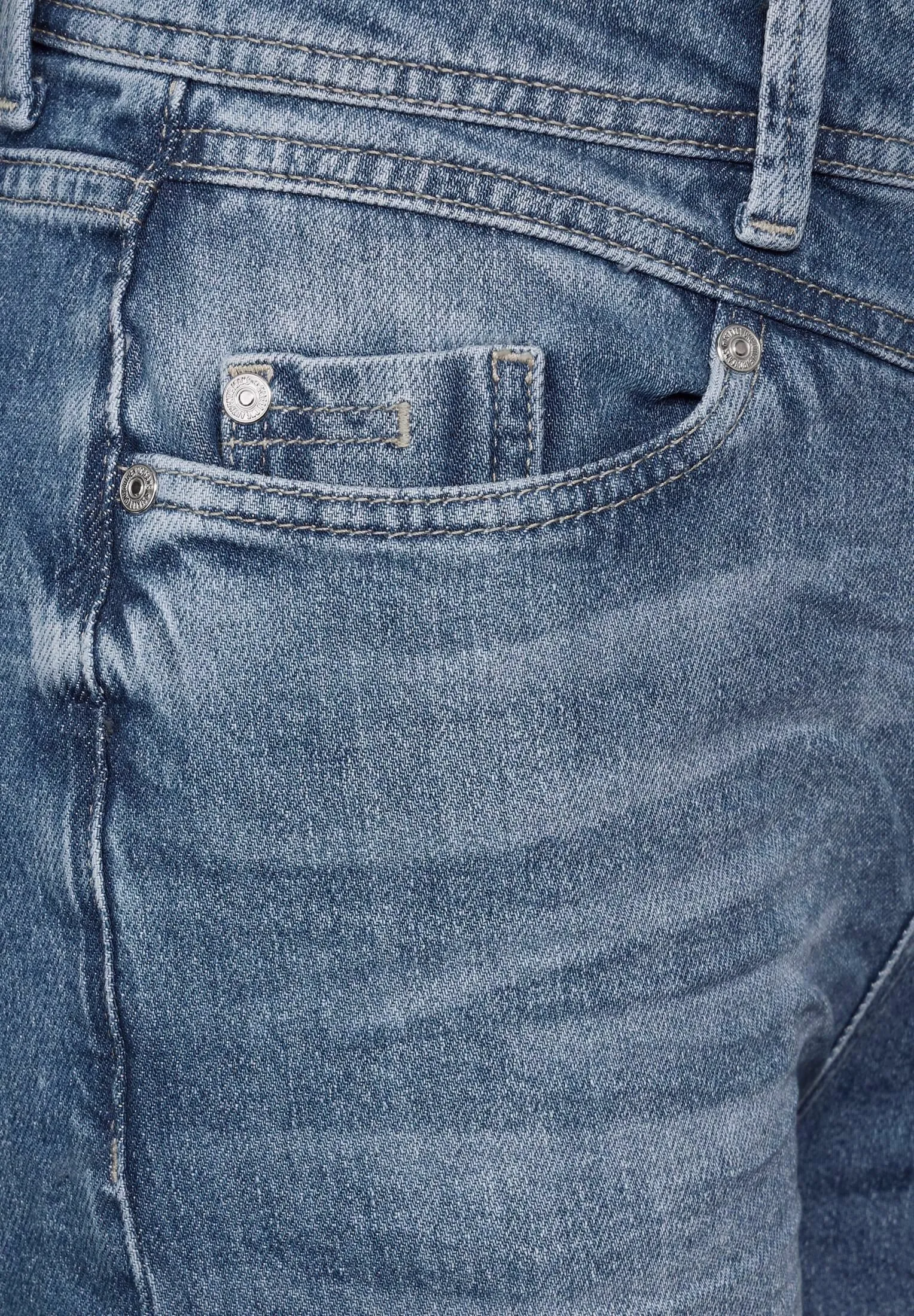 Jeans a sigaretta