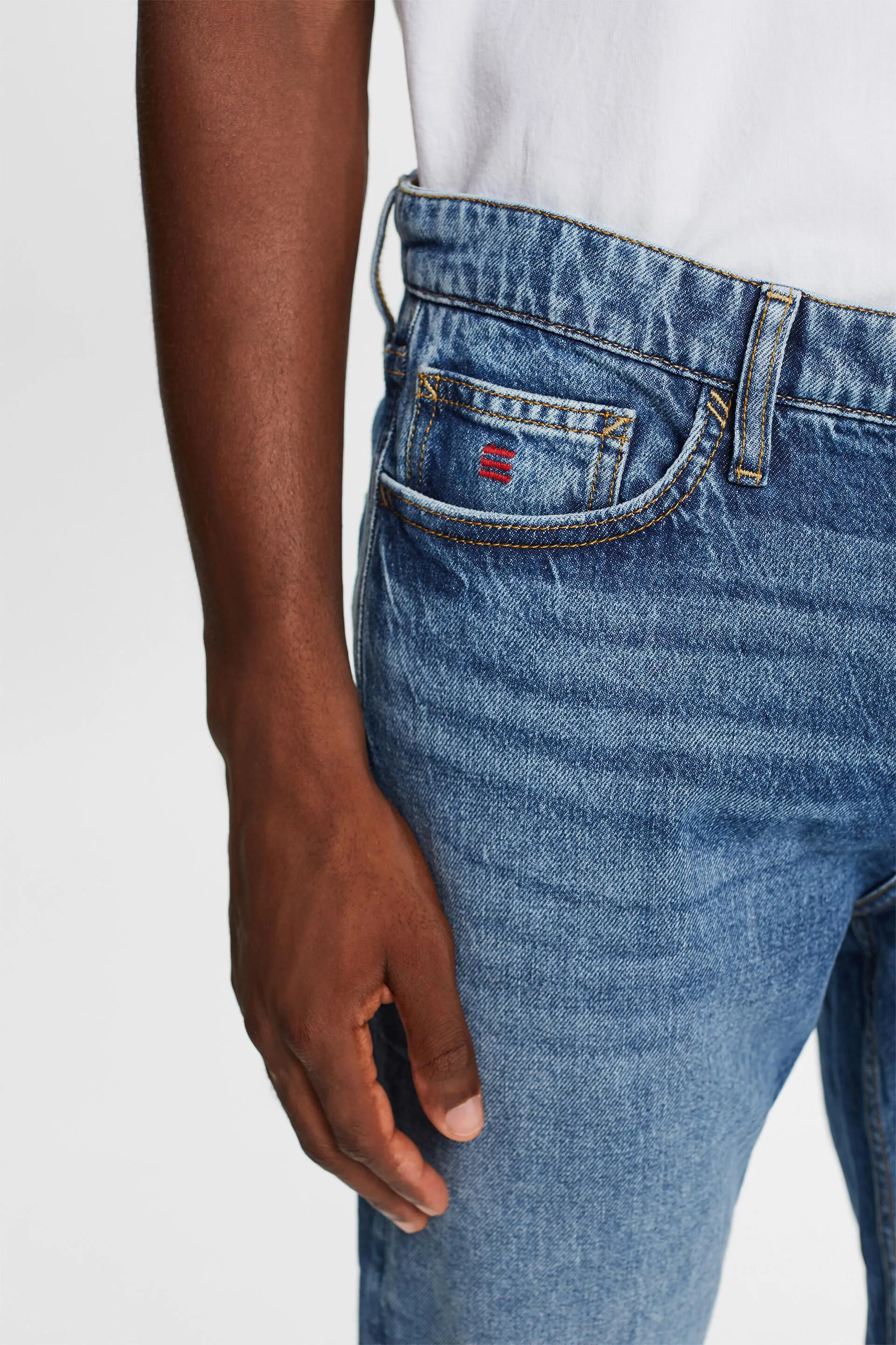 Jeans Regular affusolati a vita media