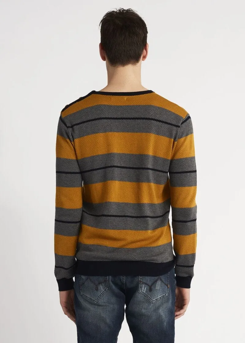 Maglia girocollo con bottoni