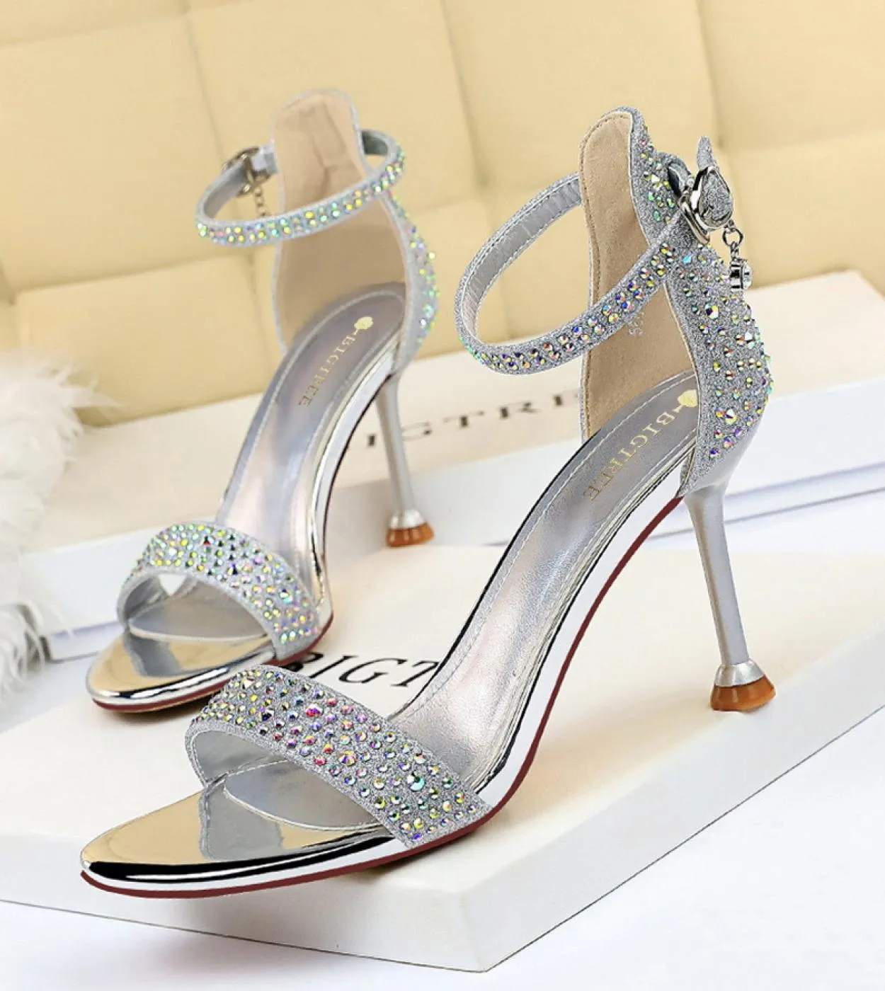 Sandalo da gladiatore con zeppa Donna Estate 2022 Scarpe da donna Scarpe eleganti da donna con tacco sottile in cristallo femmin