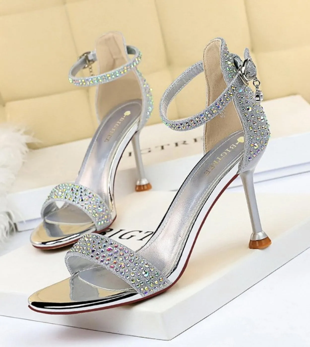 Sandalo da gladiatore con zeppa Donna Estate 2022 Scarpe da donna Scarpe eleganti da donna con tacco sottile in cristallo femmin