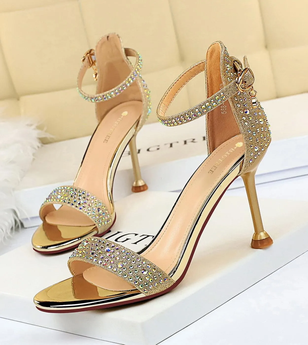 Sandalo da gladiatore con zeppa Donna Estate 2022 Scarpe da donna Scarpe eleganti da donna con tacco sottile in cristallo femmin