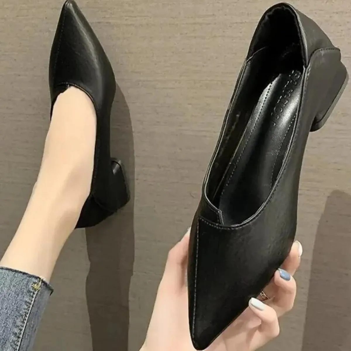Scarpa singola moda a punta Scarpe da donna nuove con tacco spesso e fondo piatto Scarpe da studente con suola morbida Taglio ba