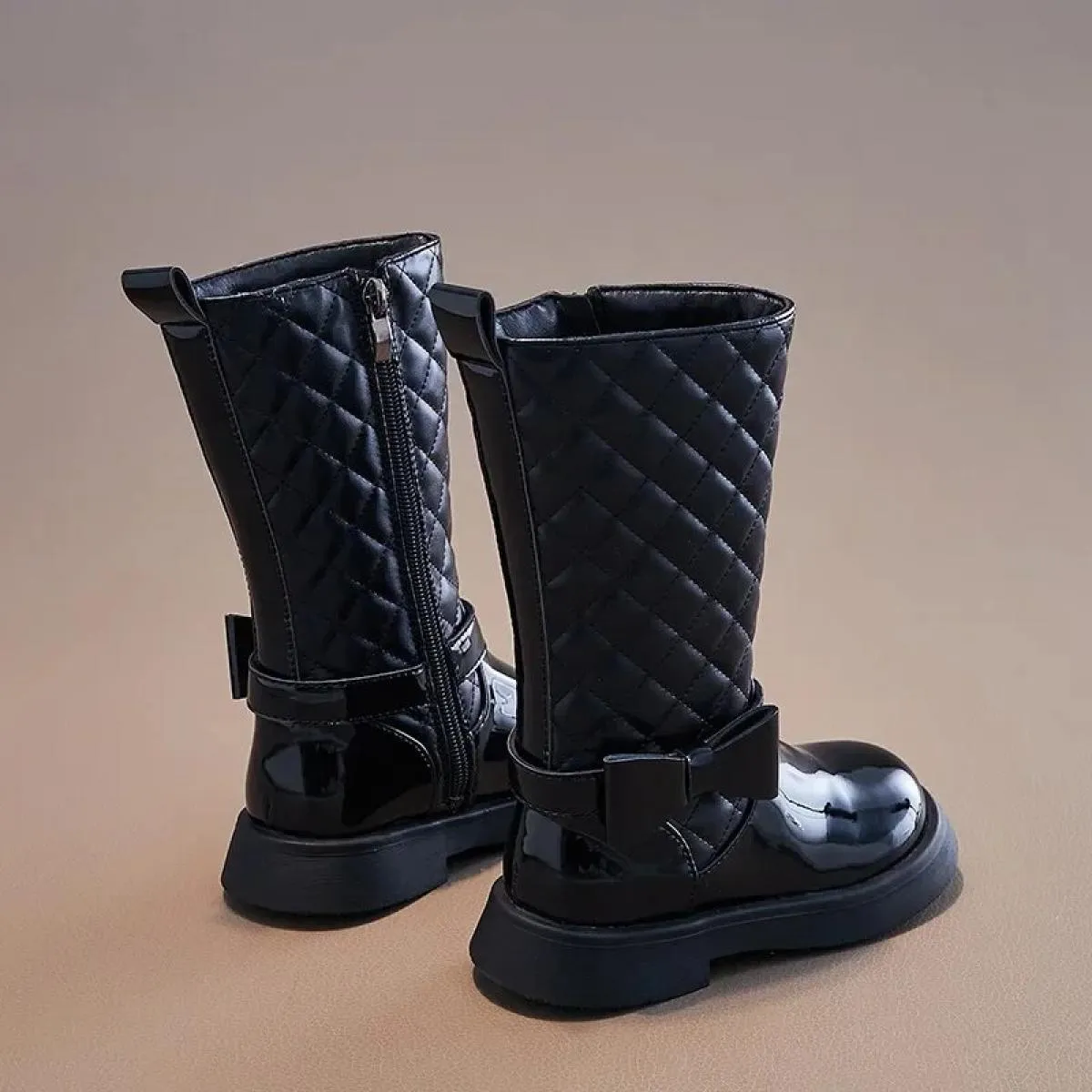 Stivali lunghi neri lucidi per ragazze nuovi stivali alti con cerniera laterale 2024 moda per bambini arco scarpe casual per rag