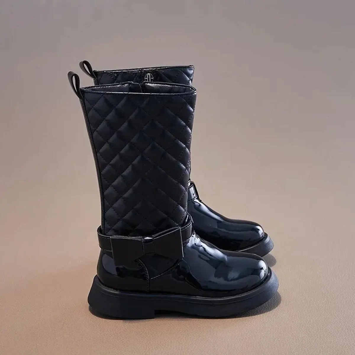 Stivali lunghi neri lucidi per ragazze nuovi stivali alti con cerniera laterale 2024 moda per bambini arco scarpe casual per rag