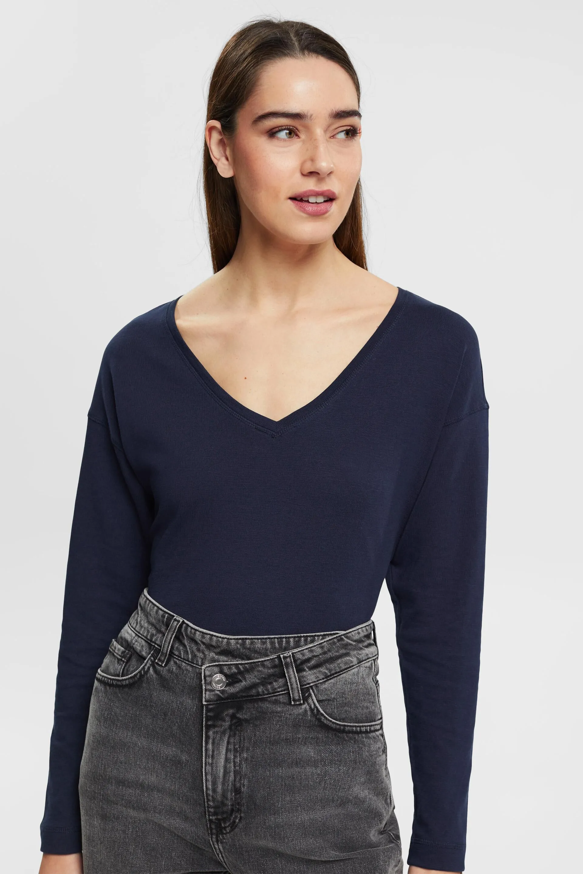 Top a manica lunga con scollo a V